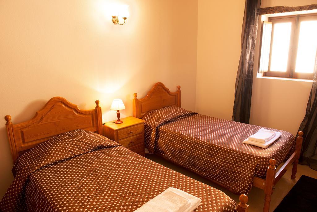 Recanto Da Ribeira Casas De Campo Monchique Zimmer foto